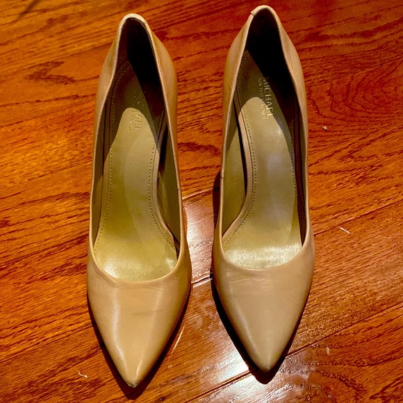 Michael Kors 8.5 classic nude pump
